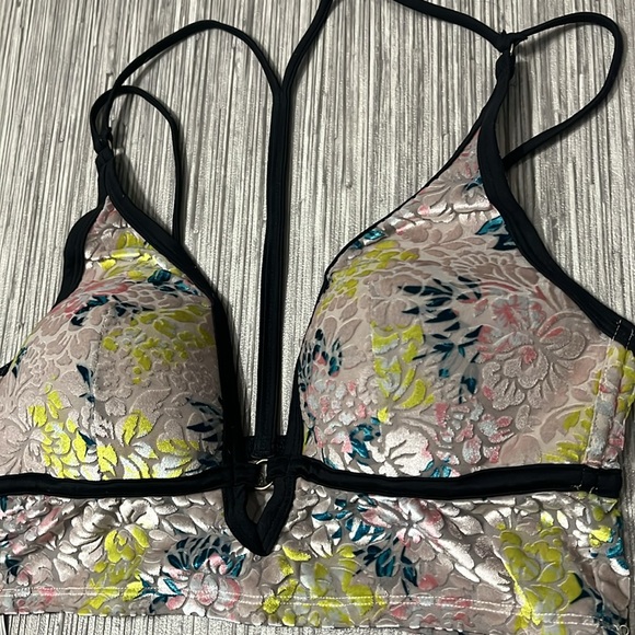 Victoria Secret PINK bra size Medium - Picture 2 of 8